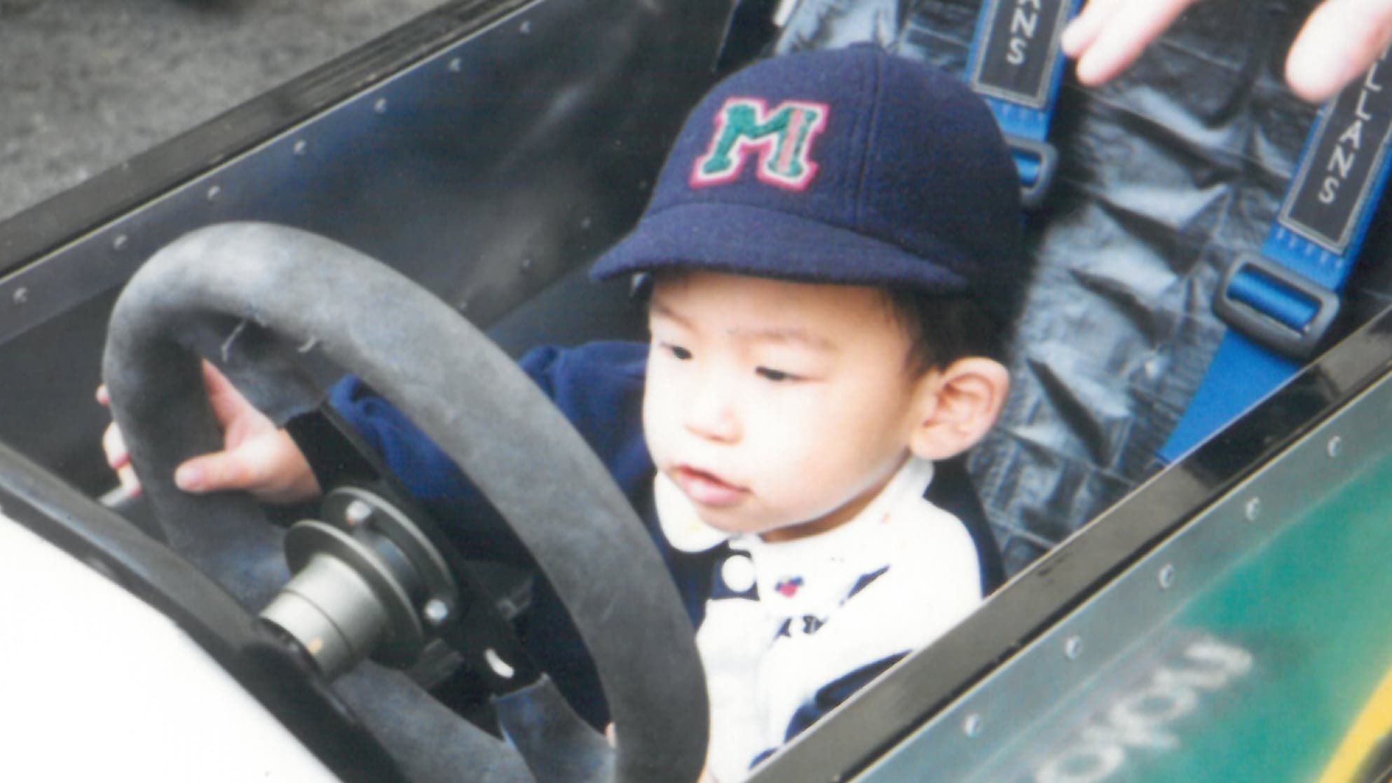 1992年(1歳) 人生初のハンドルに触れる